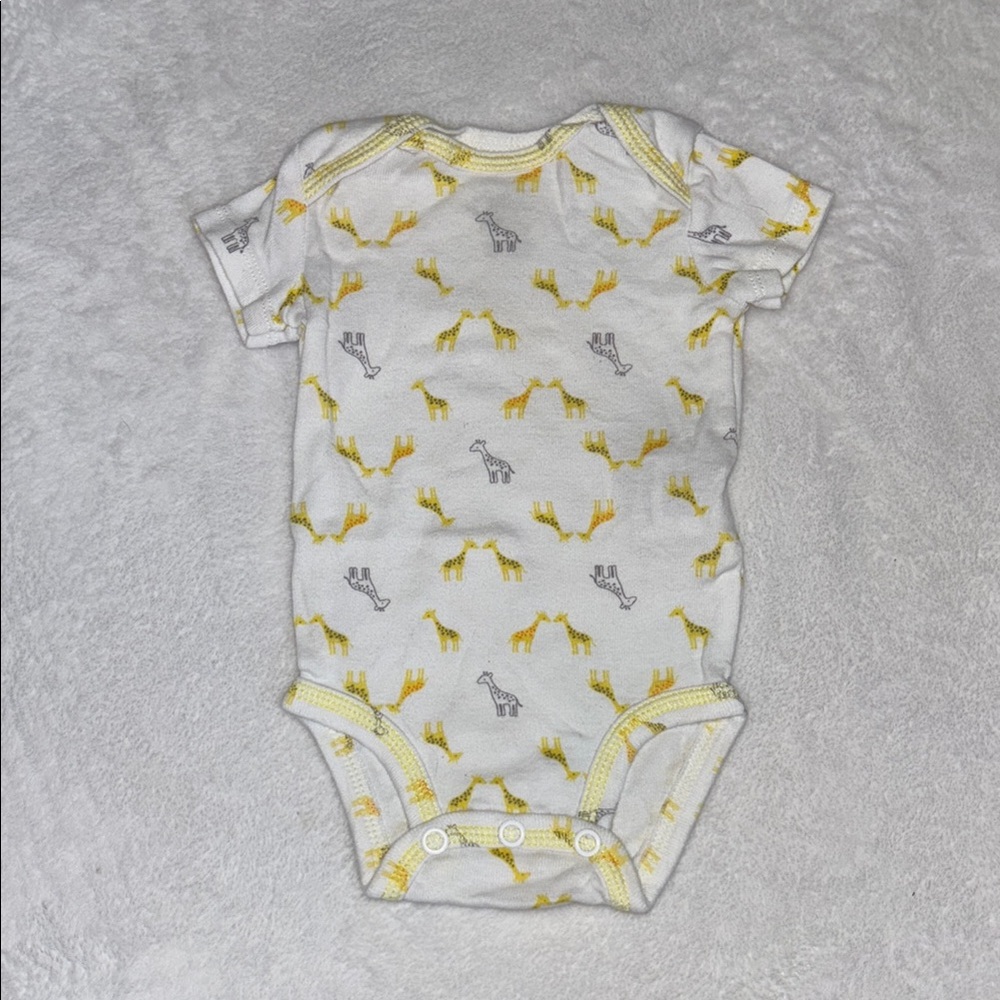 (3 for $10) carers Yellow and Gray Giraffe Print Baby Onesie bodysuit 🦒